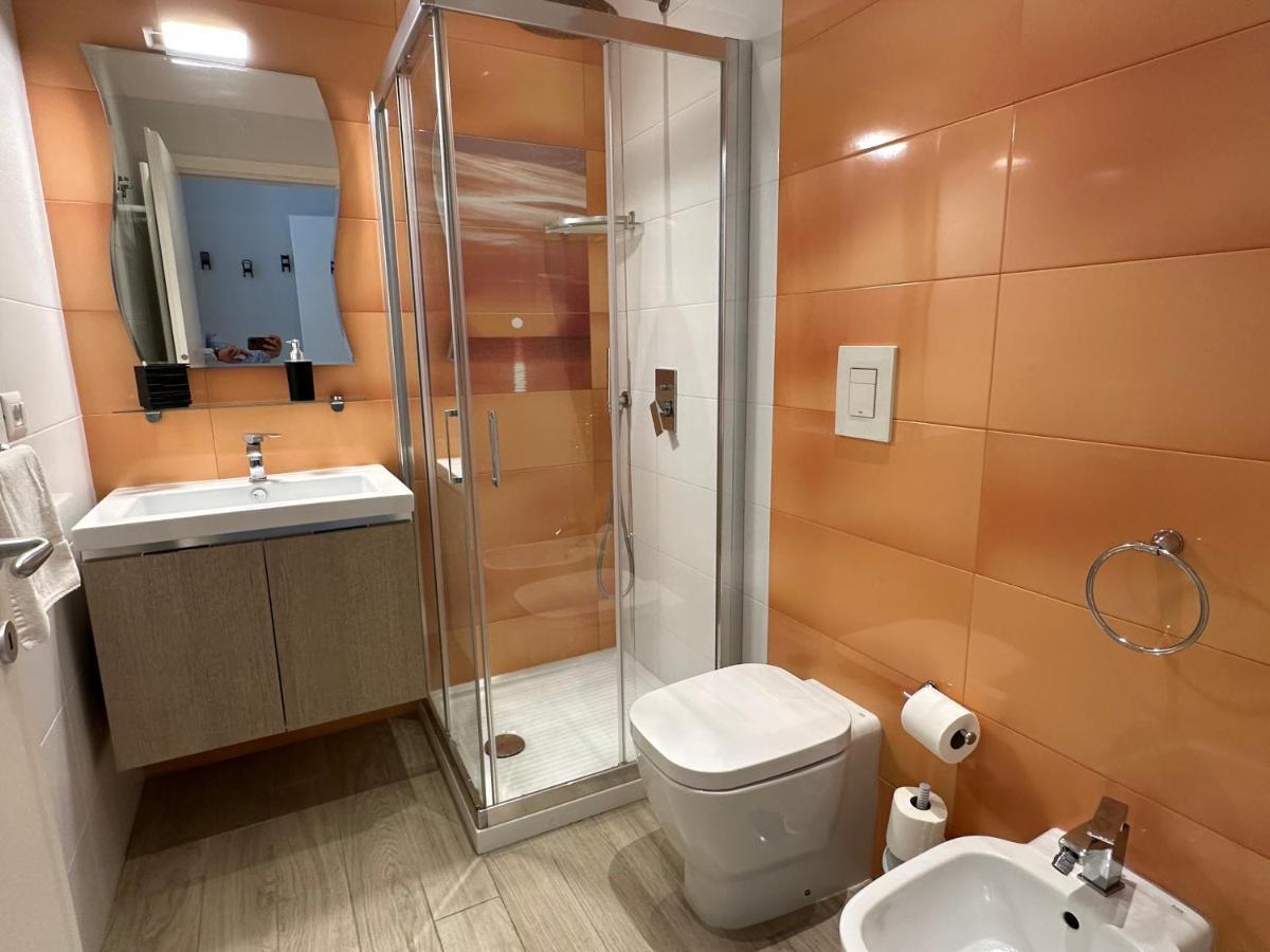 Domus Luca - Central Rooms In The Heart Of Napoli Esterno foto