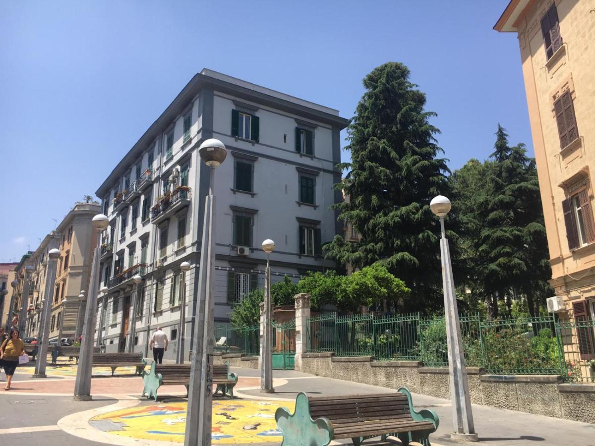 Domus Luca - Central Rooms In The Heart Of Napoli Esterno foto